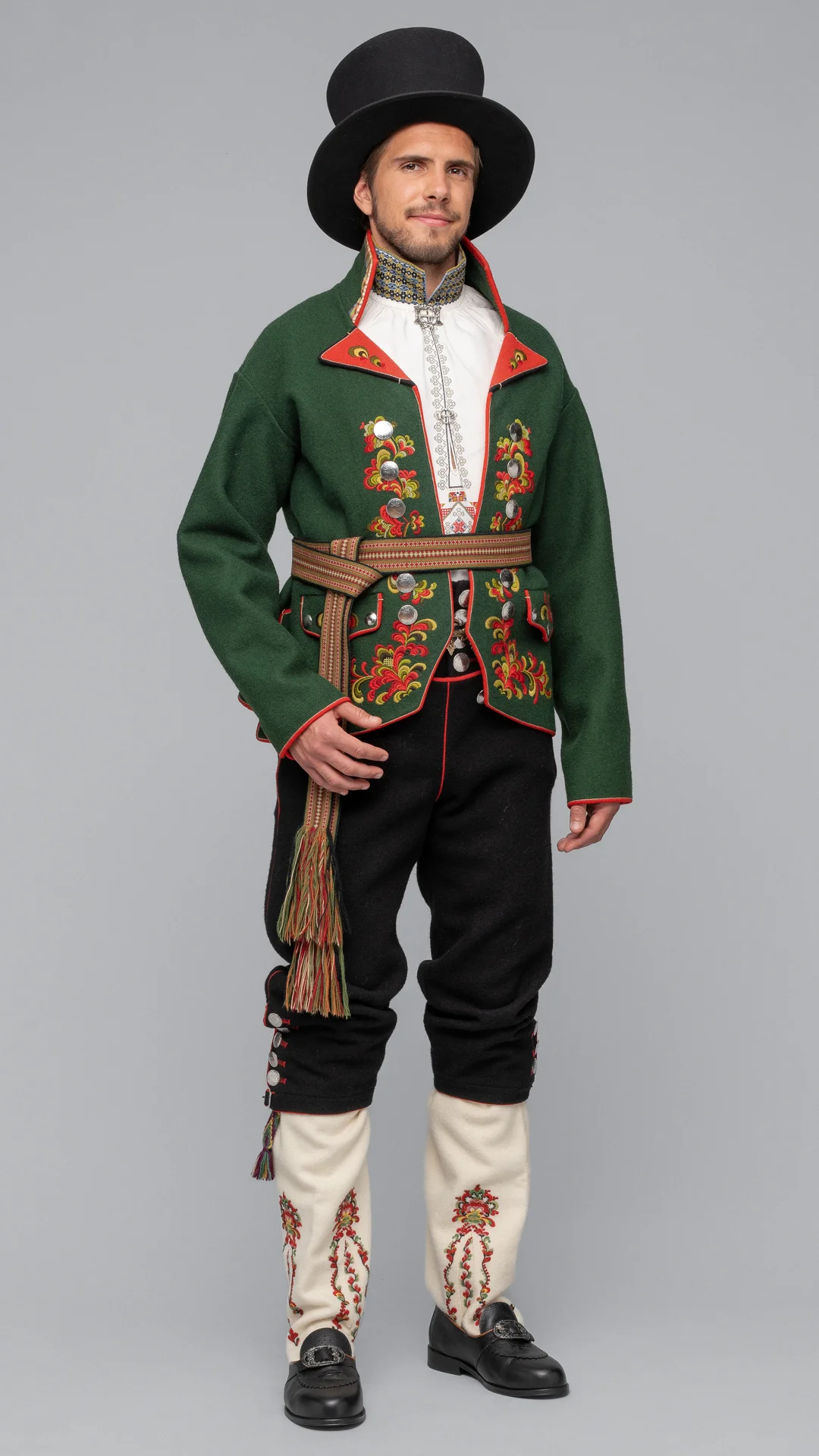 Øst-Telemark Raudtrøyebunad og Øst-Telemark herre fra 1750 - Bilde 3